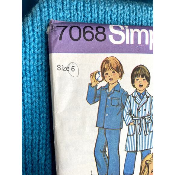Simplicity 7068 Sewing pattern kids pajamas robe size 6 - Picture 2 of 5